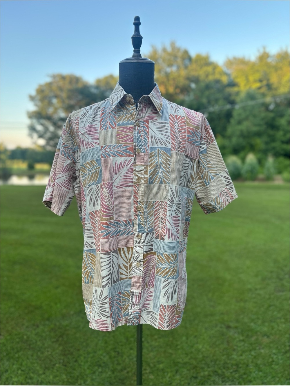 Cooke Street Vintage Made in Honolulu  Cotton Hawaiian Button-Up Size Large